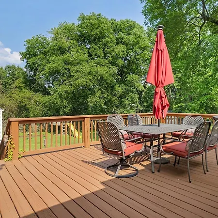 Villa Neighborhood Retreat, Large Yard, Fire Pit